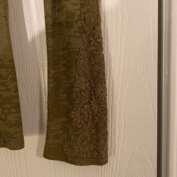 BKE fitted Olive green burnout long sleeve top size medium - Picture 3 of 5